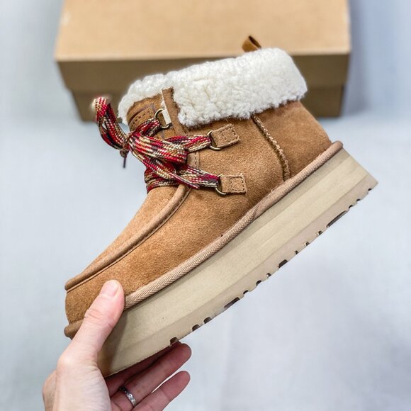 UGG Womens Funkarra Cabin Cuff Slipper - Picture 3 of 6